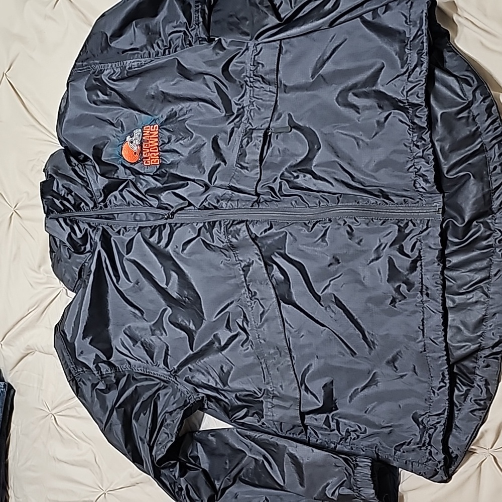 Waterproof windbreaker